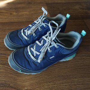 Ahnu WATERPROOF shoes